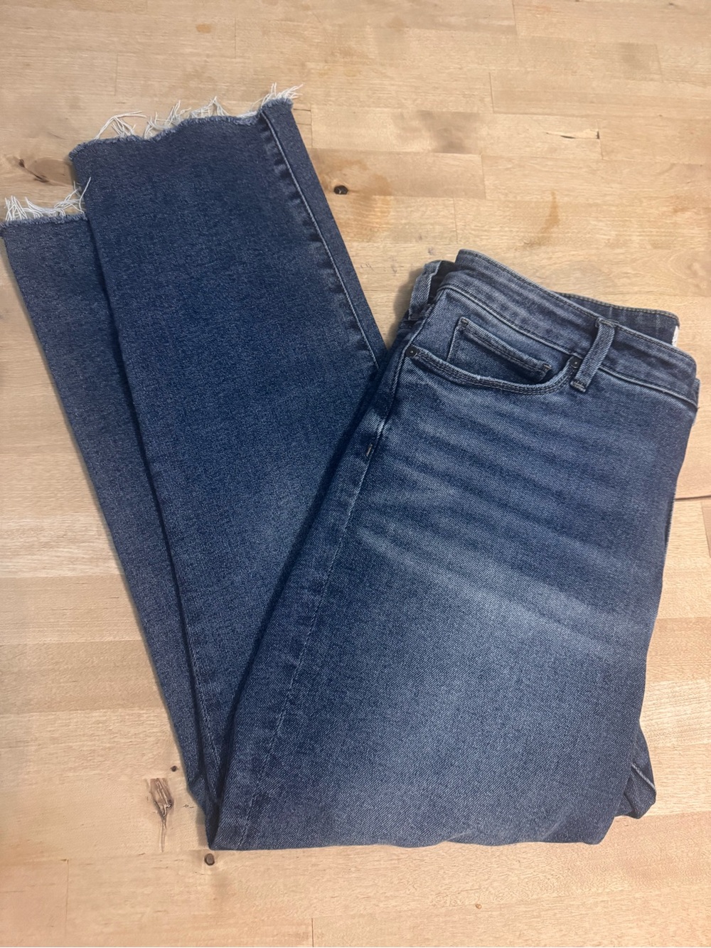 Evereve the Ever Straight cropped High-Rise Straight Leg Jeans raw hem - Picture 2 of 11